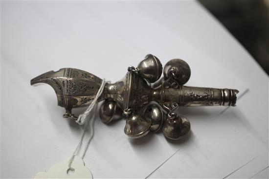 A George III silver childs rattle, 11cm.